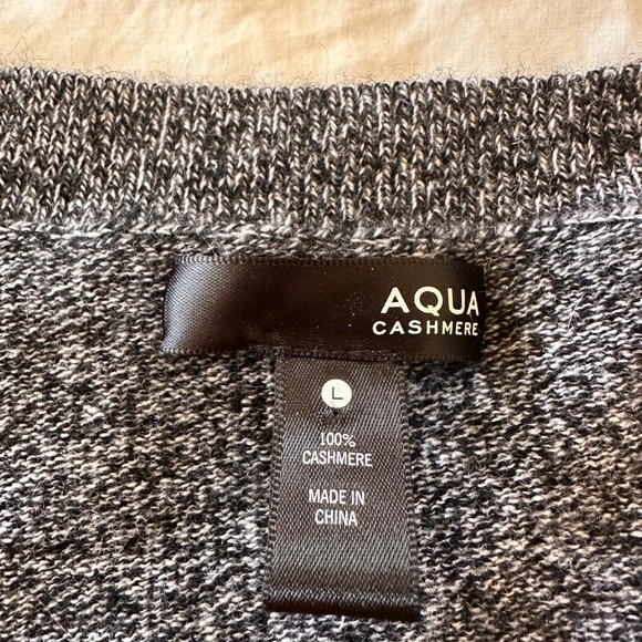 AQUA 100% CASHMERE SWEATER WITH ARM CUTOUTS NWOT - Picture 2 of 2